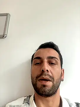 Snapshot of Emre-34 chatting on 12-01-25, 08:37 Emre-34 online show from 12-01-25, 08:37