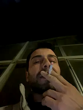 Snapshot of Emre-34 chatting on 12-03-25, 09:47 Emre-34 online show from 12-03-25, 09:47