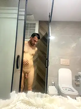 Snapshot of Emre-34 chatting on 11-08-25, 01:47 Emre-34 online show from 11-08-25, 01:47