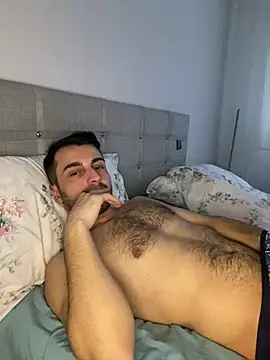 Snapshot of Emre-34 chatting on 01-10-26, 06:42 Emre-34 online show from 01-10-26, 06:42