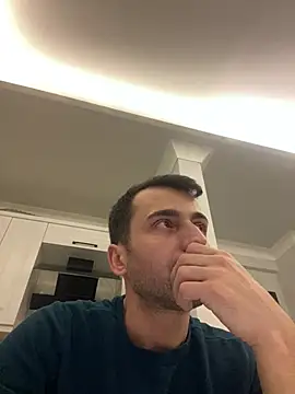 Snapshot of Emre-34 chatting on 02-25-26, 10:20 Emre-34 online show from 02-25-26, 10:20