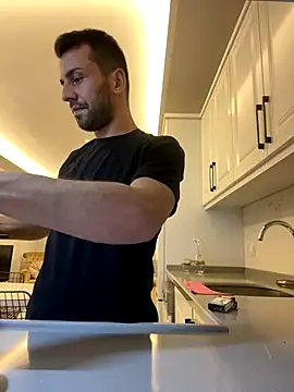 Snapshot of Emre-34 chatting on 11-12-25, 10:13 Emre-34 online show from 11-12-25, 10:13