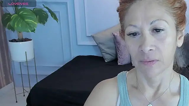 Snapshot of cintiagreyx chatting on 03-12-26, 11:25 cintiagreyx online show from 03-12-26, 11:25