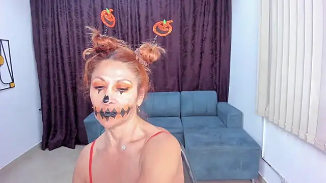 cintiagreyx online show from 10-31-25, 12:13