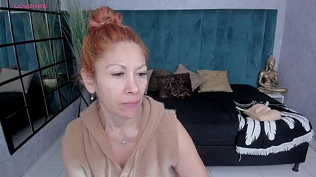 Snapshot of cintiagreyx chatting on 02-18-26, 11:28 cintiagreyx online show from 02-18-26, 11:28