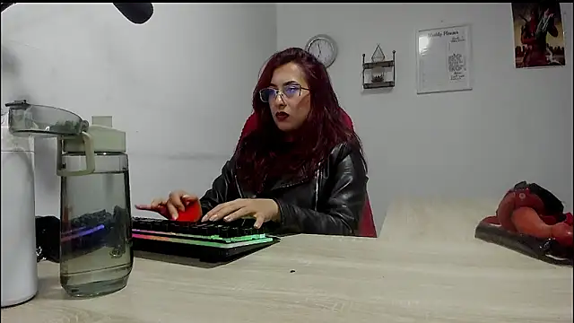 Snapshot of Scarlett_Sen chatting on 02-17-25, 03:44 Scarlett Sen online show from 02-17-25, 03:44