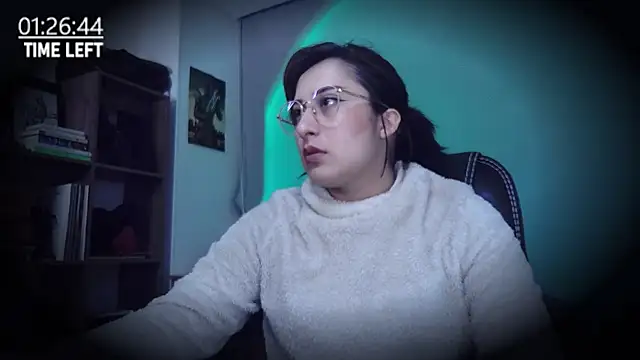 Snapshot of Scarlett_Sen chatting on 06-19-26, 05:41 Scarlett Sen online show from 06-19-26, 05:41
