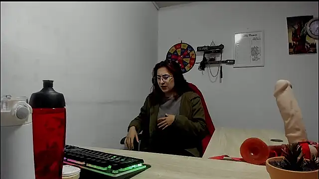 Snapshot of Scarlett_Sen chatting on 03-17-25, 12:57 Scarlett Sen online show from 03-17-25, 12:57