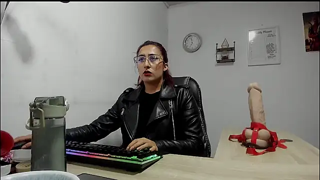 Snapshot of Scarlett_Sen chatting on 02-25-25, 03:42 Scarlett Sen online show from 02-25-25, 03:42