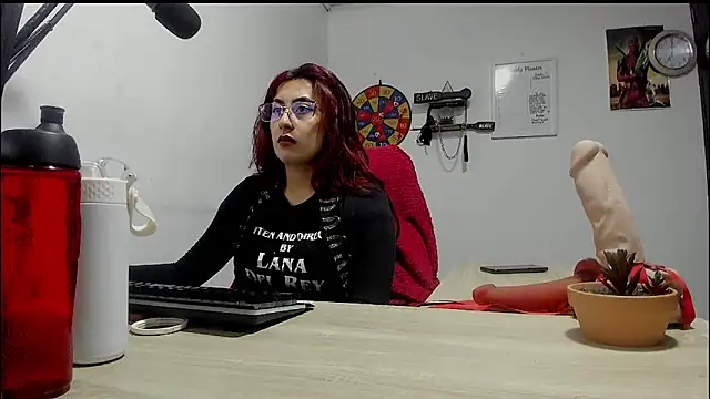 Snapshot of Scarlett_Sen chatting on 03-20-25, 01:26 Scarlett Sen online show from 03-20-25, 01:26