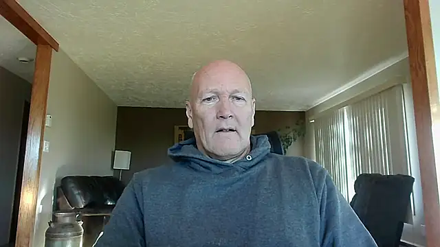 Snapshot of BasicAnt chatting on 10-21-25, 03:11 BasicAnt online show from 10-21-25, 03:11