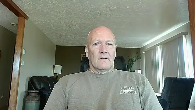 Snapshot of BasicAnt chatting on 09-15-25, 02:28 BasicAnt online show from 09-15-25, 02:28