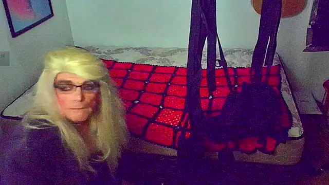 Snapshot of DoMeDoggyDiana chatting on 11-01-25, 07:46 DoMeDoggyDiana online show from 11-01-25, 07:46