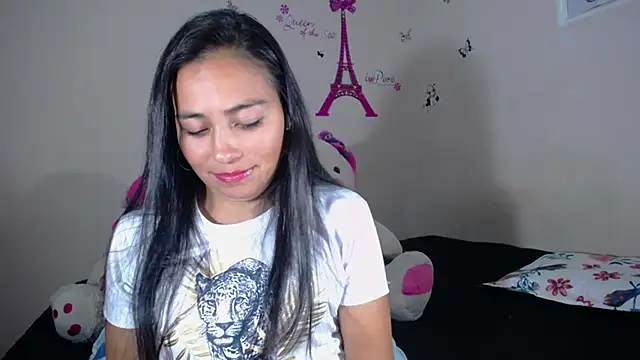 Snapshot of hanna_girl21 chatting on 07-10-26, 01:49 hanna girl21 online show from 07-10-26, 01:49
