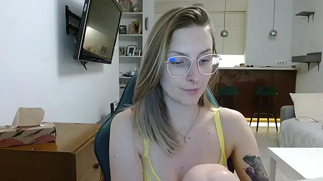 illusorycat online show from 09-18-25, 07:39