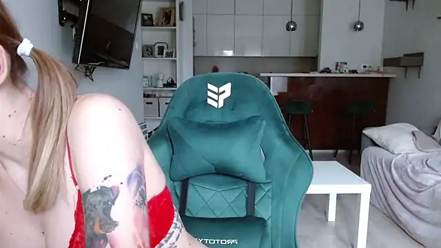 illusorycat online show from 10-22-25, 08:47