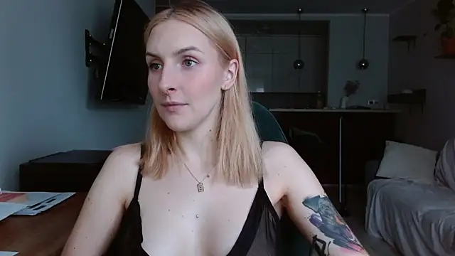 illusorycat online show from 11-17-25, 10:52