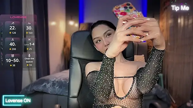 UrdreamTSgirl online show from 11-17-25, 11:03