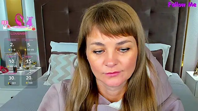 annasimonsj online show from 10-15-25, 01:04