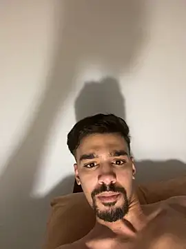 Hermanooooooo online show from 12-18-24, 01:37