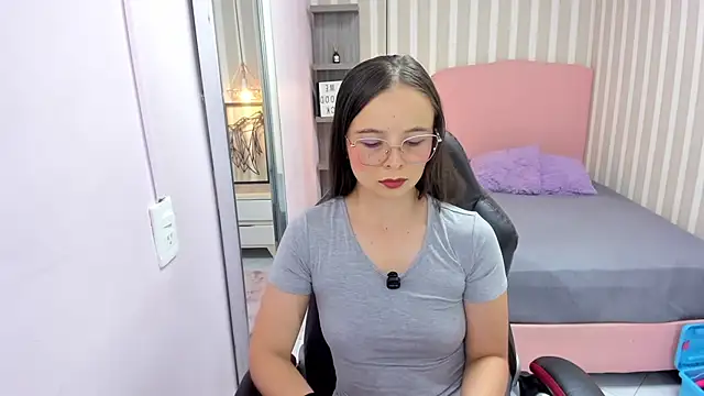 LORELAIGIVEN online show from 06-20-26, 12:32