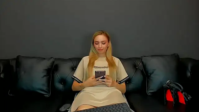 HaleySweet18 online show from 06-24-26, 07:55