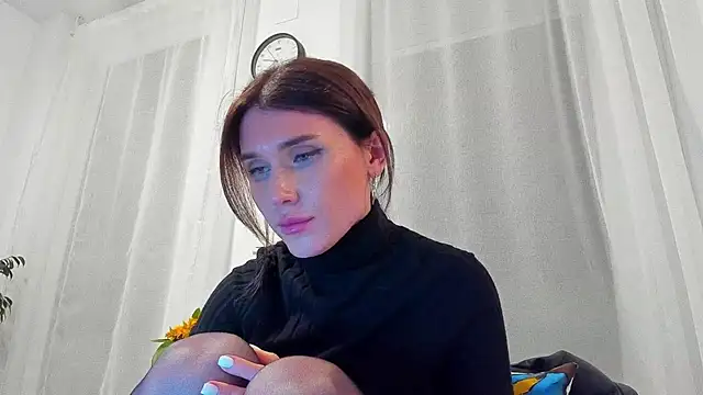 Cameron diazz online show from 03-25-26, 08:41