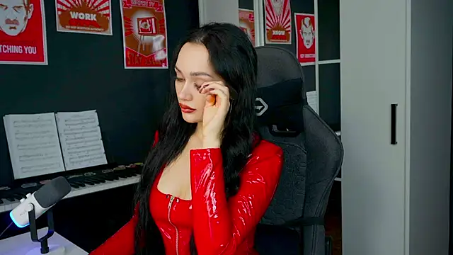 Snapshot of QueenAliss chatting on 09-16-25, 02:56 QueenAliss online show from 09-16-25, 02:56
