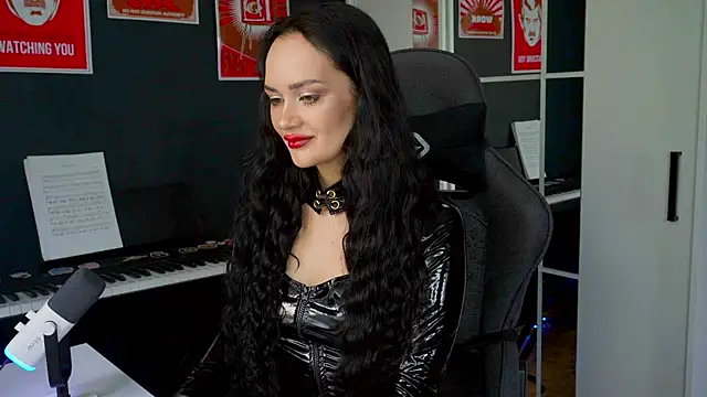Snapshot of QueenAliss chatting on 09-09-25, 04:00 QueenAliss online show from 09-09-25, 04:00