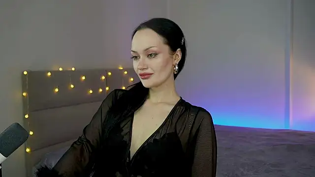 Snapshot of QueenAliss chatting on 06-25-26, 05:12 QueenAliss online show from 06-25-26, 05:12