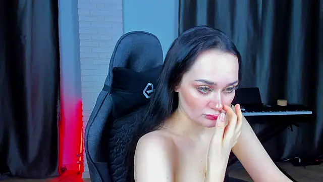 Snapshot of QueenAliss chatting on 01-28-25, 11:38 QueenAliss online show from 01-28-25, 11:38