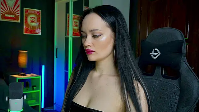 QueenAliss online show from 11-26-25, 08:58