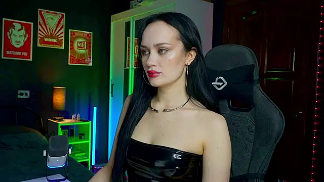 QueenAliss online show from 12-15-25, 05:46