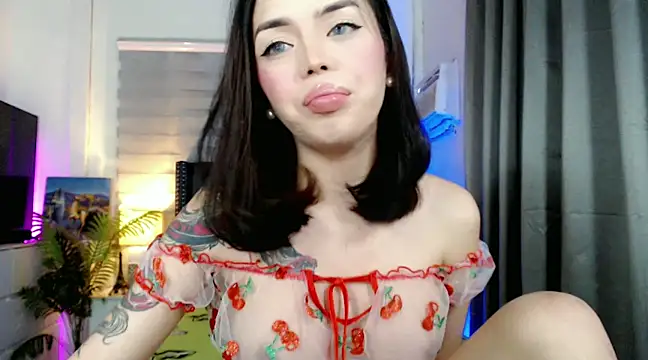 Snapshot of SweetCheska19 chatting on 02-06-25, 12:43 SweetCheska19 online show from 02-06-25, 12:43