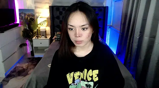 Snapshot of SweetCheska19 chatting on 02-09-25, 03:53 SweetCheska19 online show from 02-09-25, 03:53
