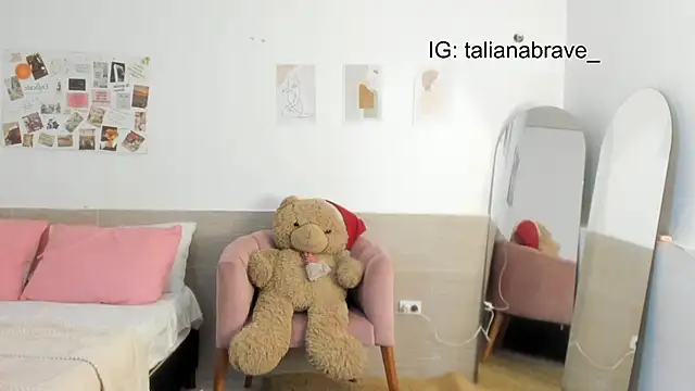 Snapshot of ValienteGirl_ chatting on 10-04-25, 01:40 ValienteGirl online show from 10-04-25, 01:40