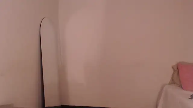 ValienteGirl  online show from 04-13-26, 03:32