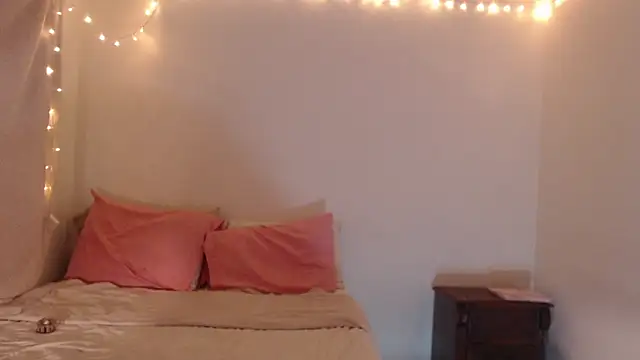 ValienteGirl  online show from 04-18-26, 05:21