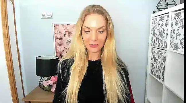 AulloraHoney online show from 02-28-25, 07:46