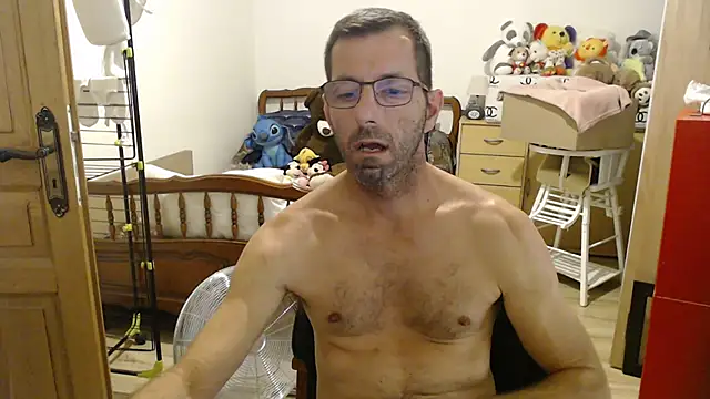 Snapshot of steph19x5 chatting on 07-10-26, 03:34 steph19x5 online show from 07-10-26, 03:34