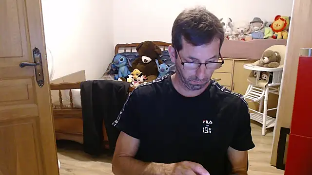 Snapshot of steph19x5 chatting on 06-11-26, 07:44 steph19x5 online show from 06-11-26, 07:44