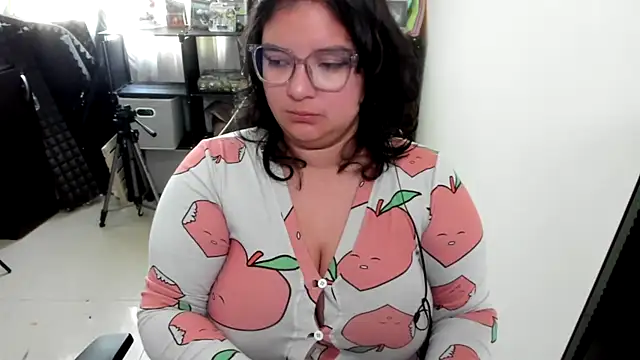 aika-dreams online show from 11-24-25, 03:23