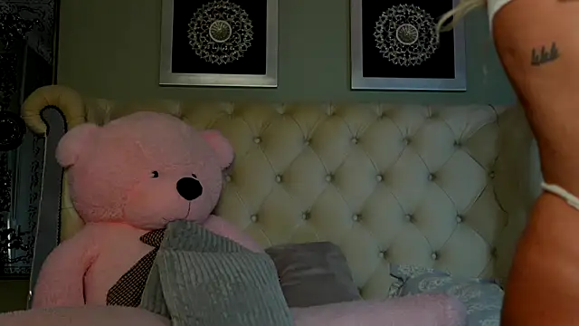 Snapshot of Squirt_Tanya chatting on 03-11-25, 03:47 Squirt Tanya online show from 03-11-25, 03:47