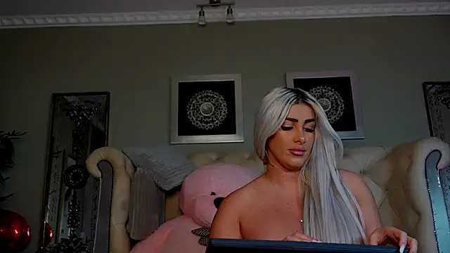 Snapshot of Squirt_Tanya chatting on 03-18-25, 03:34 Squirt Tanya online show from 03-18-25, 03:34