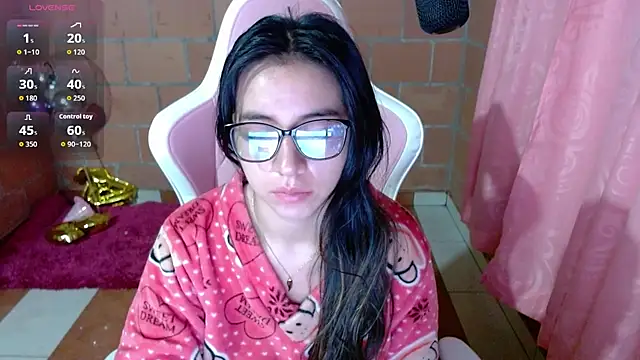 Snapshot of Maggie_Fox3 chatting on 06-22-26, 01:44 Maggie Fox3 online show from 06-22-26, 01:44