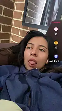 Maggie Fox3 online show from 04-30-26, 03:19