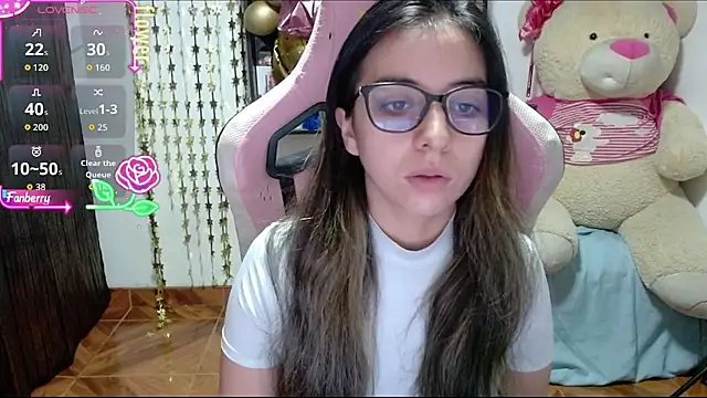 Maggie Fox3 online show from 10-18-25, 02:13