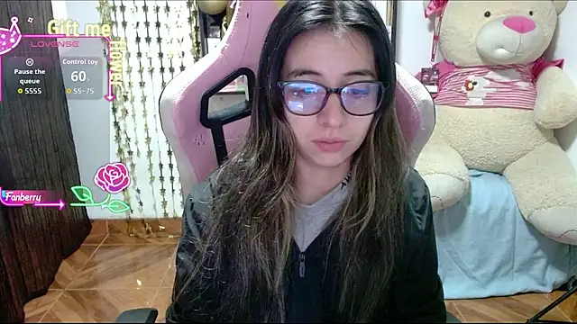 Maggie Fox3 online show from 10-12-25, 03:41