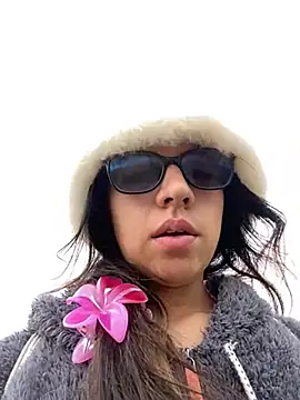 Maggie Fox3 online show from 04-13-26, 04:33