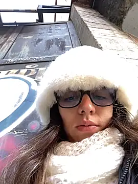 Maggie Fox3 online show from 04-12-26, 09:07